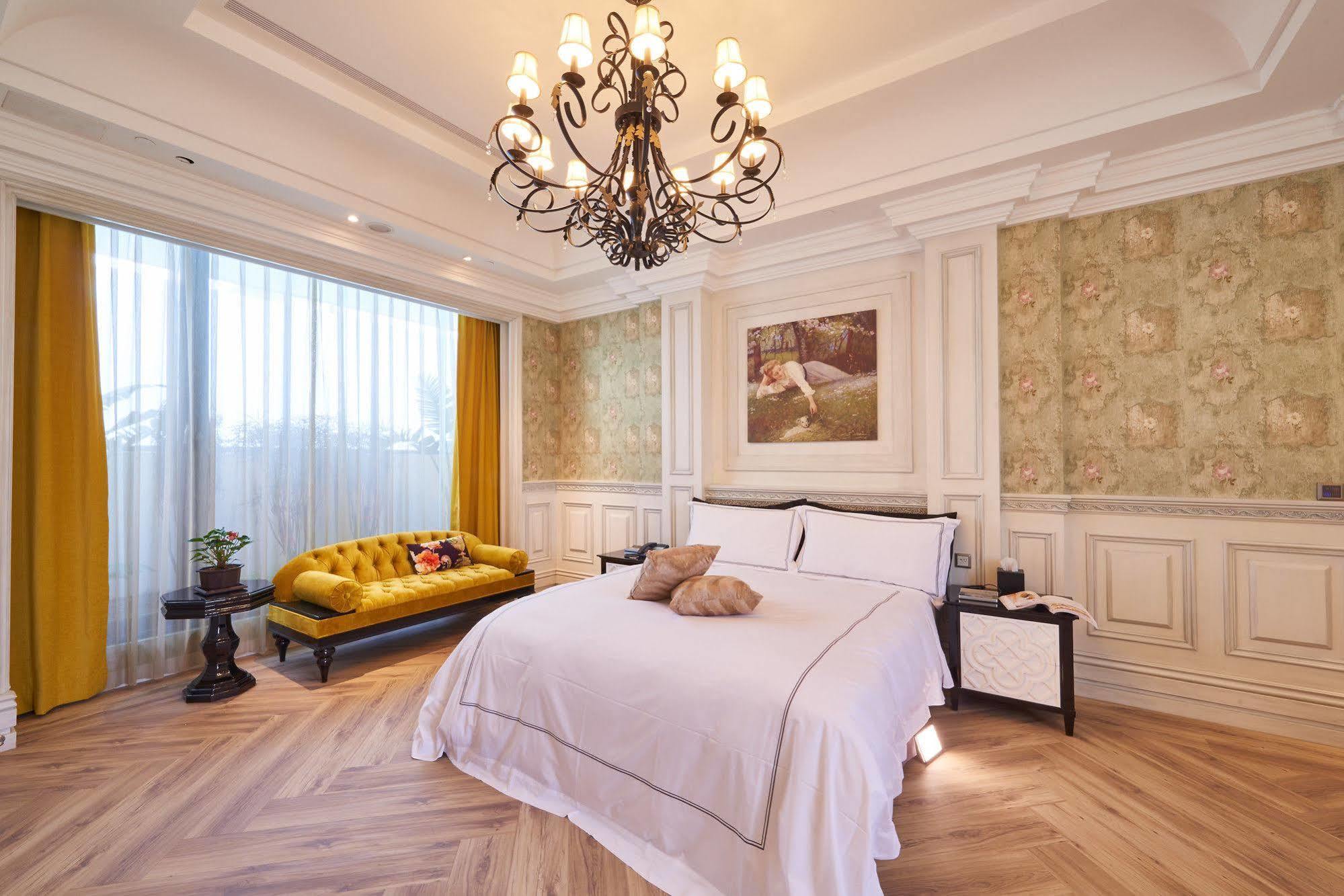 The Castle Ballet Taichung A Boutique Hotel Bagian luar foto