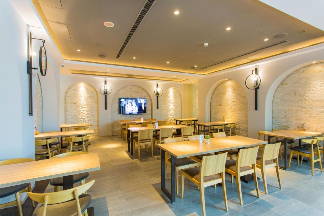 The Castle Ballet Taichung A Boutique Hotel Bagian luar foto